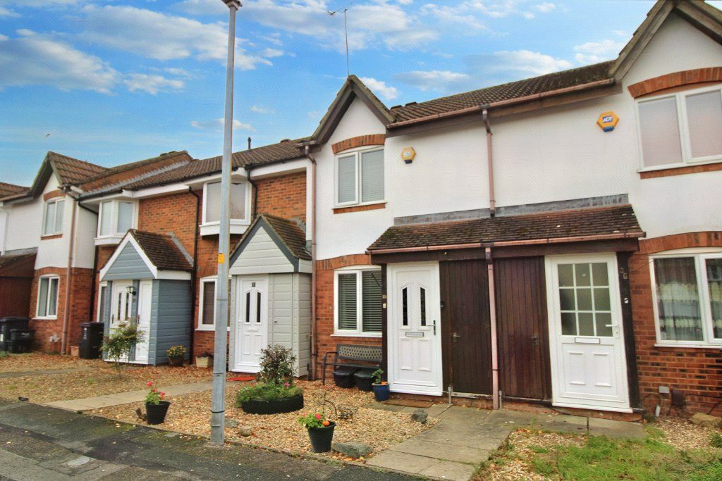 2 bed terraced house for sale in Kimbolton Close, Freshbrook, Swindon