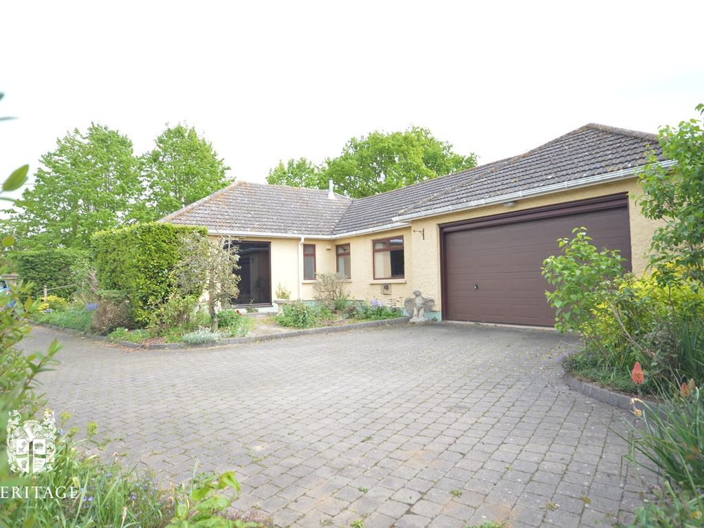 3 bed detached bungalow for sale in Coggeshall Road, Feering CO5 Zoopla