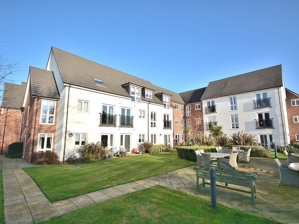 2 bed flat for sale in Whyburn Court, Nottingham Road, Hucknall NG15