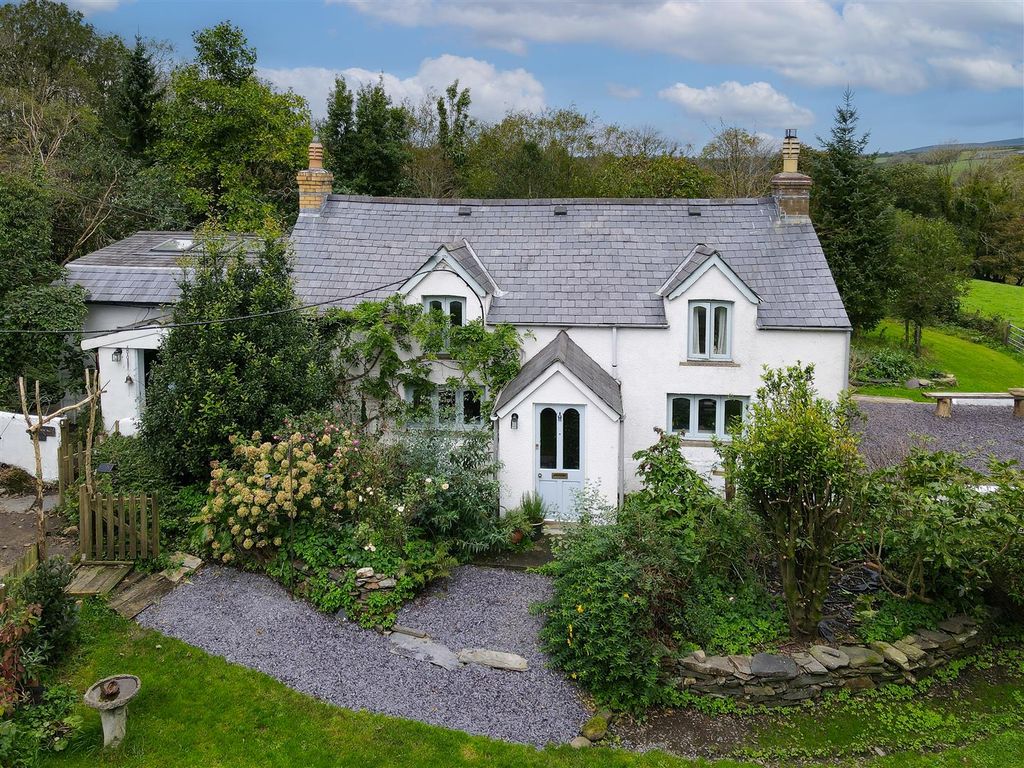 5 bed country house for sale in RhydHir Farm, Penffordd, Clynderwen