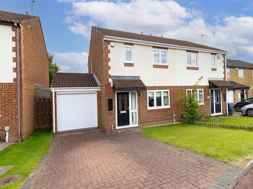 3 bed semidetached house for sale in Garstin Close, High Heaton