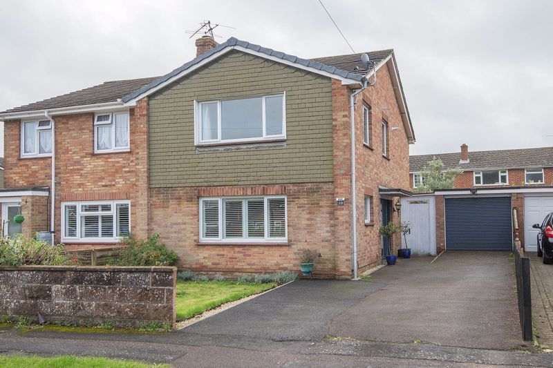 3 bed semidetached house for sale in Crescent, Totton