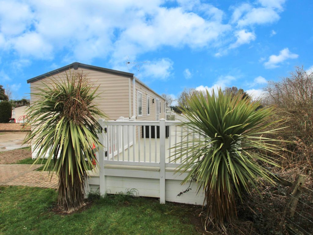 3 bed bungalow for sale in Foxhunter Residential Caravan Park, Monkton