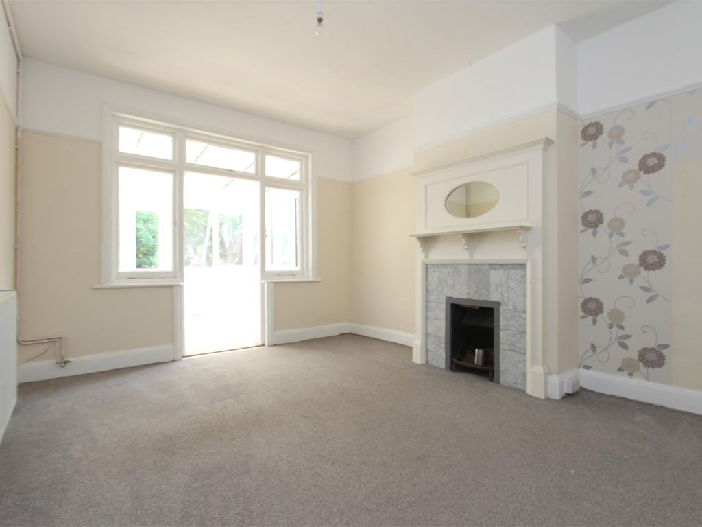 1 bed flat to rent in Sutton Road, Maidstone ME15, £1,200 pcm Zoopla