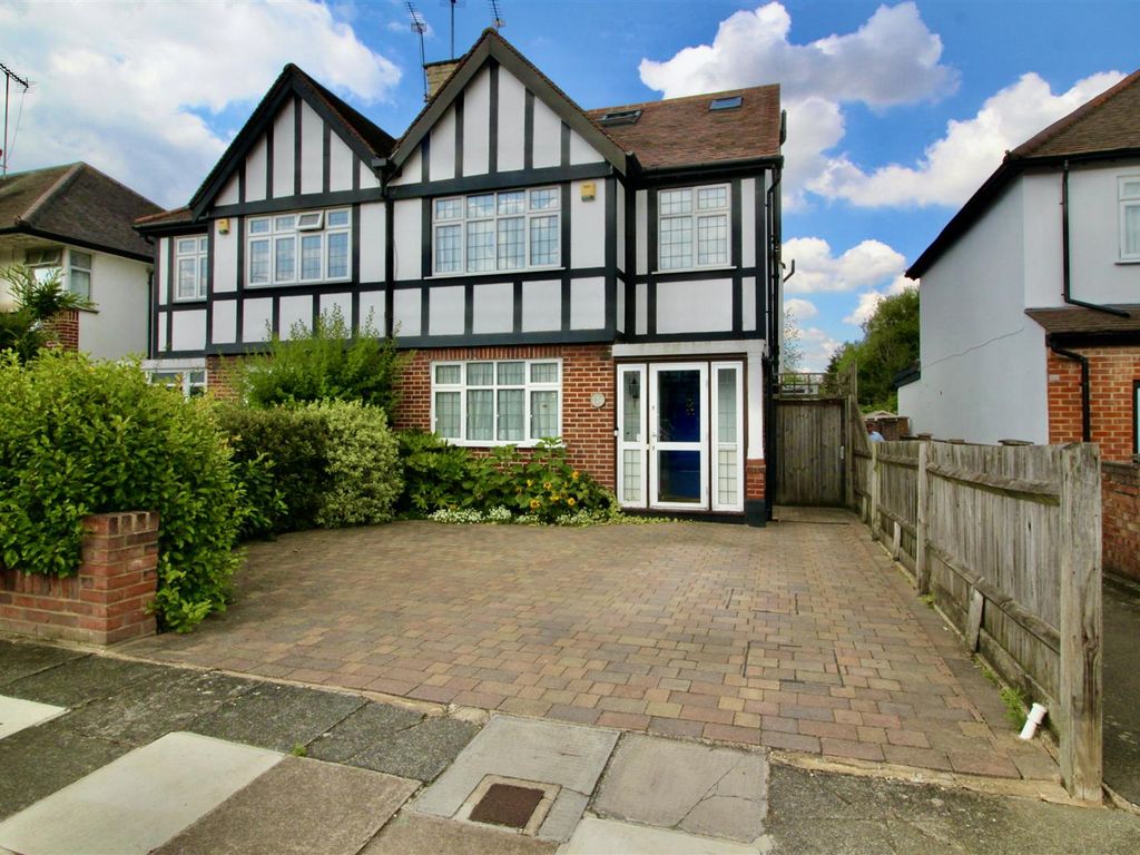 Chinnor Crescent, Greenford UB6