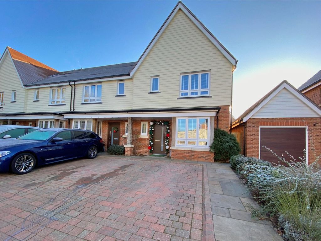 3 bed end terrace house for sale in Willowbourne, Fleet GU51 Zoopla