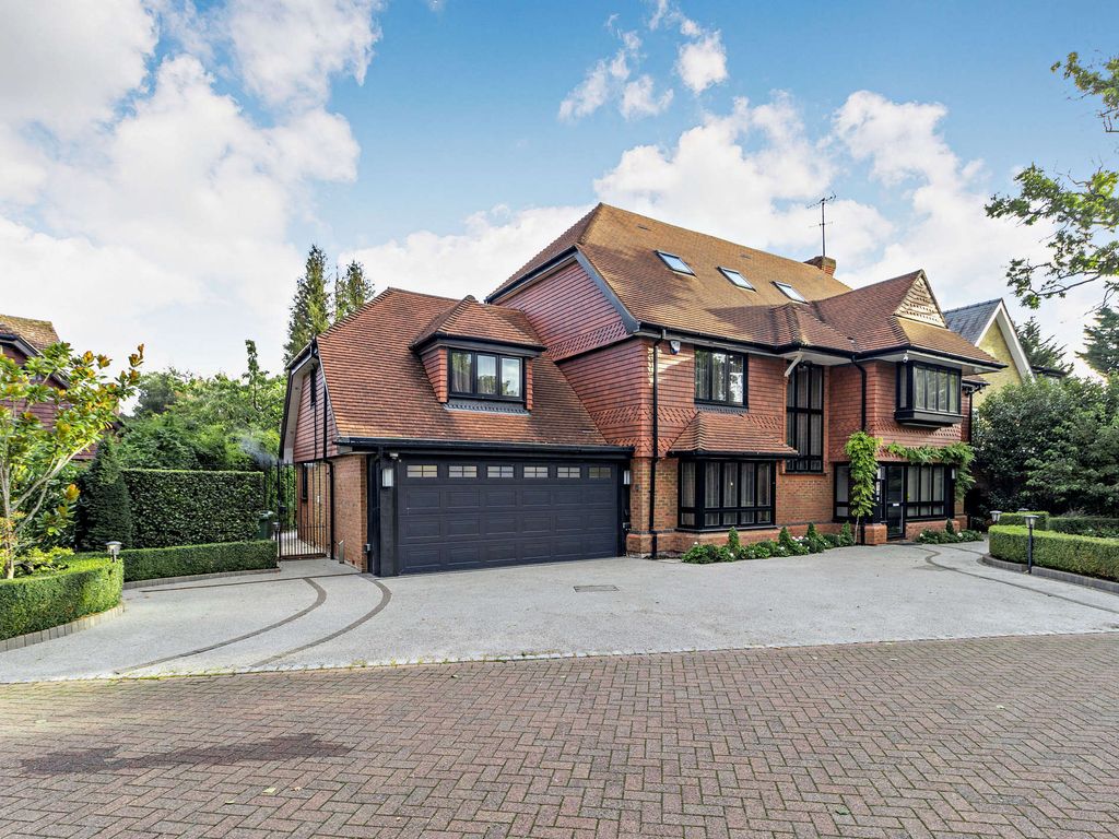 5 bed detached house for sale in Stonecroft Close, Road,