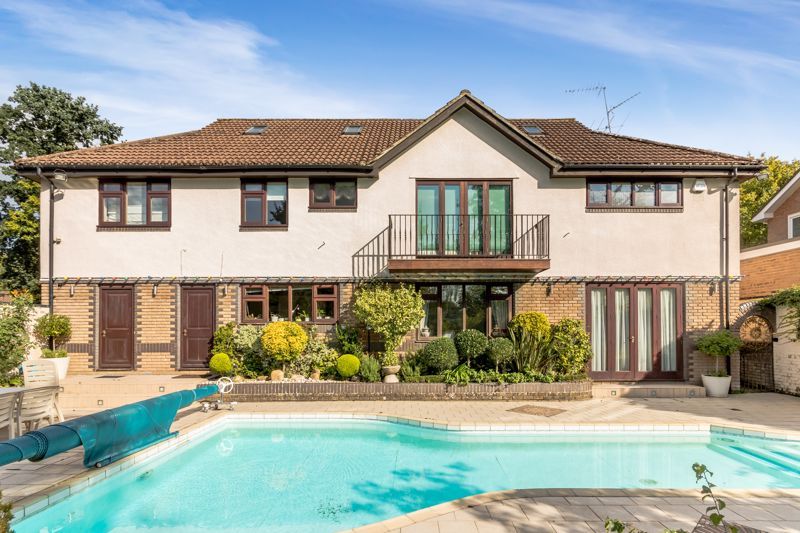 Mount Close, Pound Hill, Crawley, West Sussex RH10  