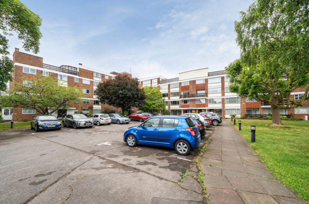 3 bed flat for sale in Thackeray Court, Hanger Vale Lane, Ealing W5, £