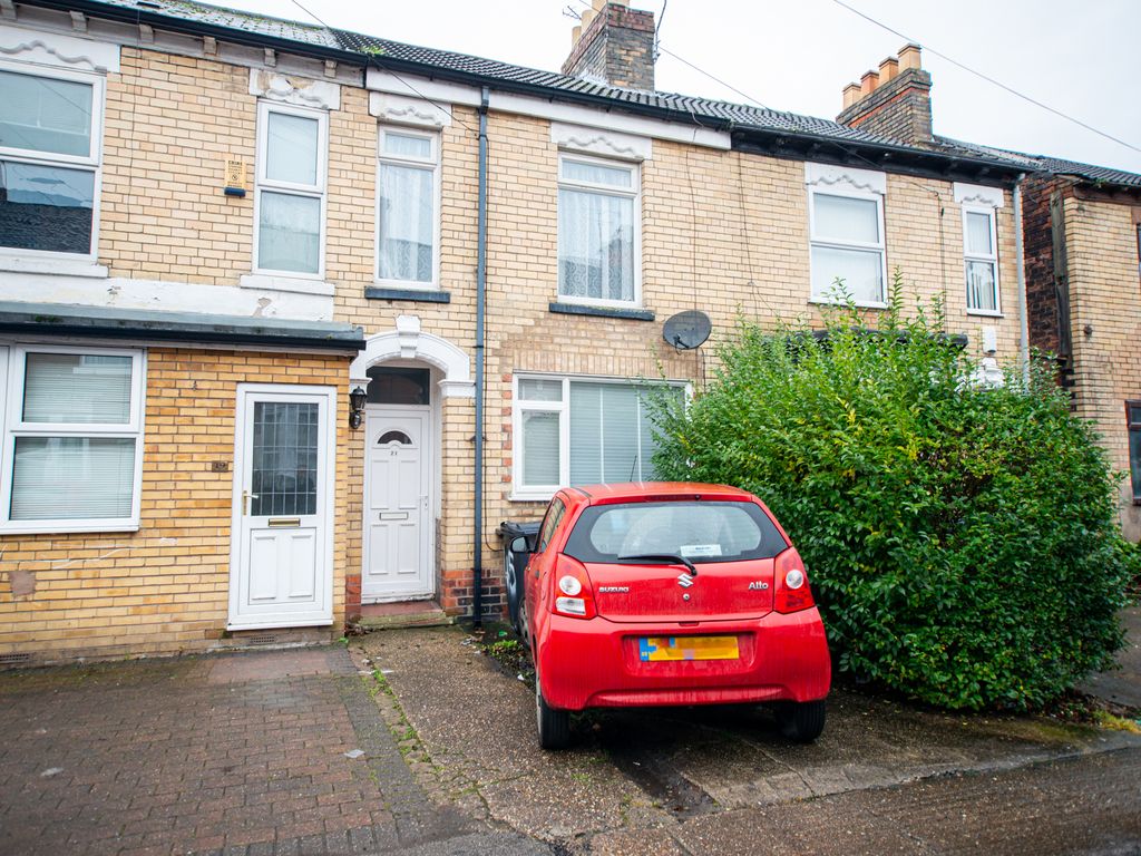 2 bed terraced house to rent in Queens Road, Hull HU5, £650 pcm Zoopla