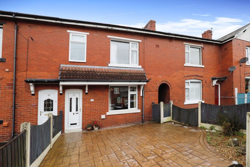 3 bed terraced house for sale in Glenboro Avenue, Bury BL8, £179,995