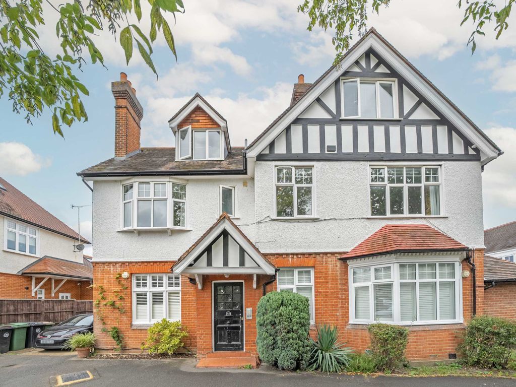 2 bed flat for sale in Lovelace Road, Long Ditton, Surbiton KT6, £