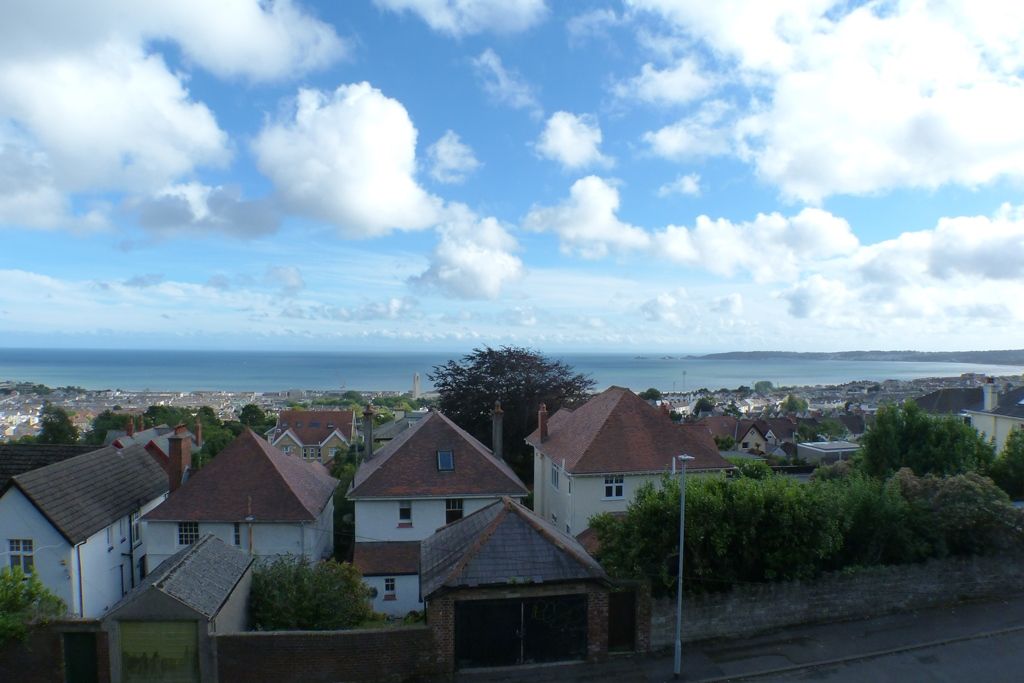 2 bed flat to rent in Penlan Crescent, Uplands, Swansea SA2, £850 pcm