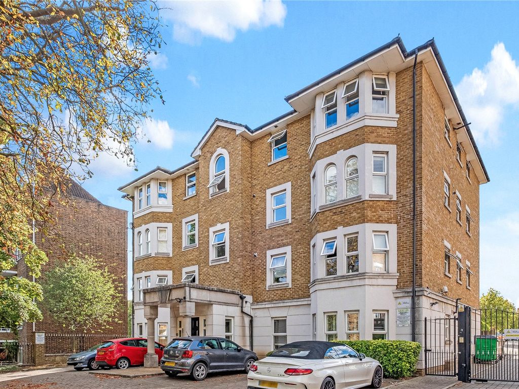 Clarence Mews London SW12  