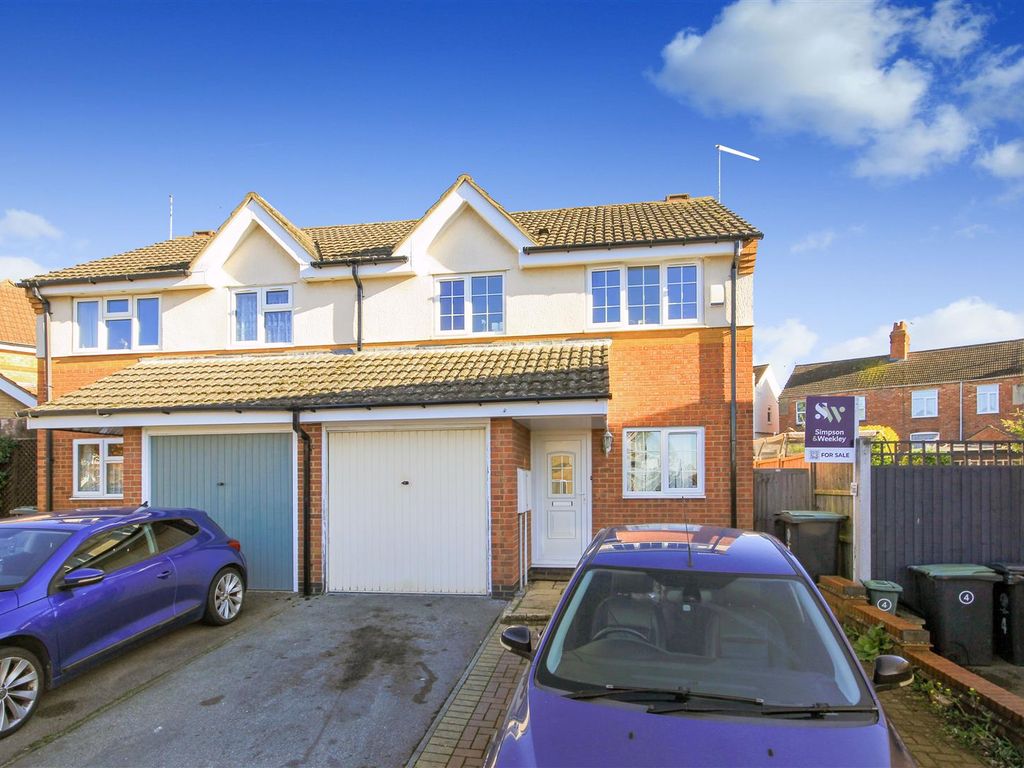 3 bed semidetached house for sale in Cunningham Close, Higham Ferrers