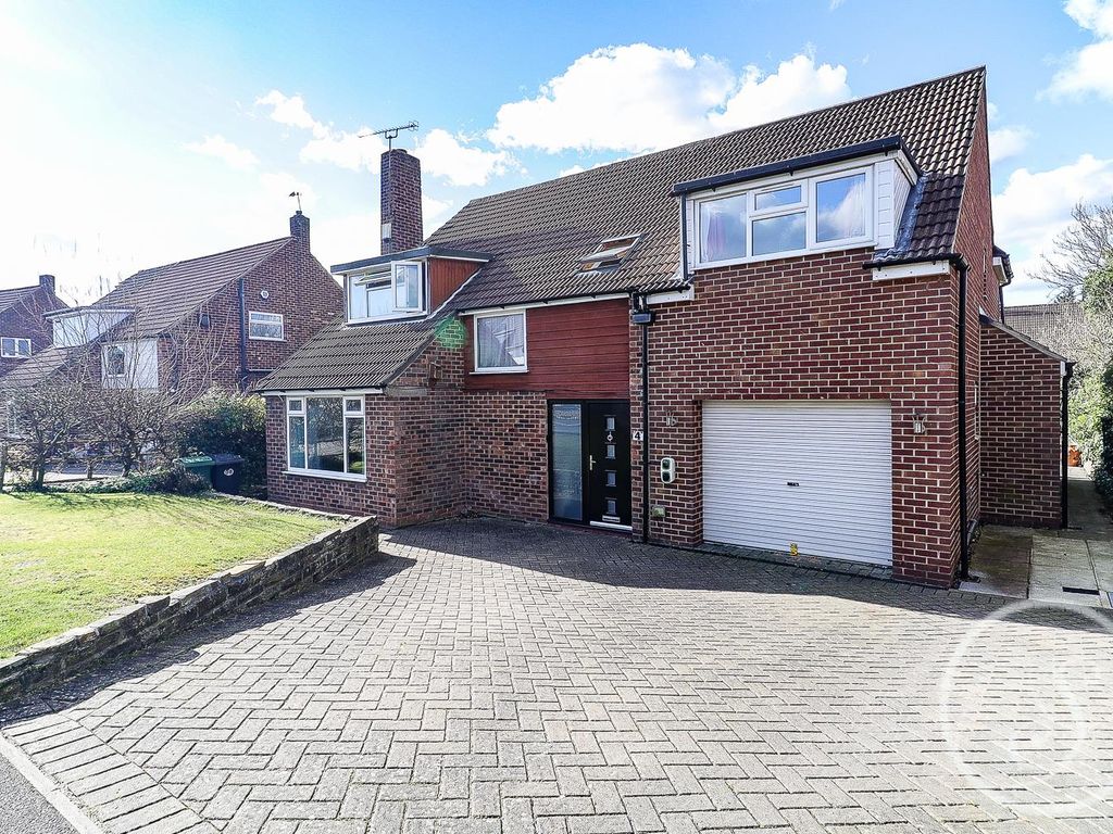 4 bed detached house for sale in High Ash Crescent, Leeds LS17, £