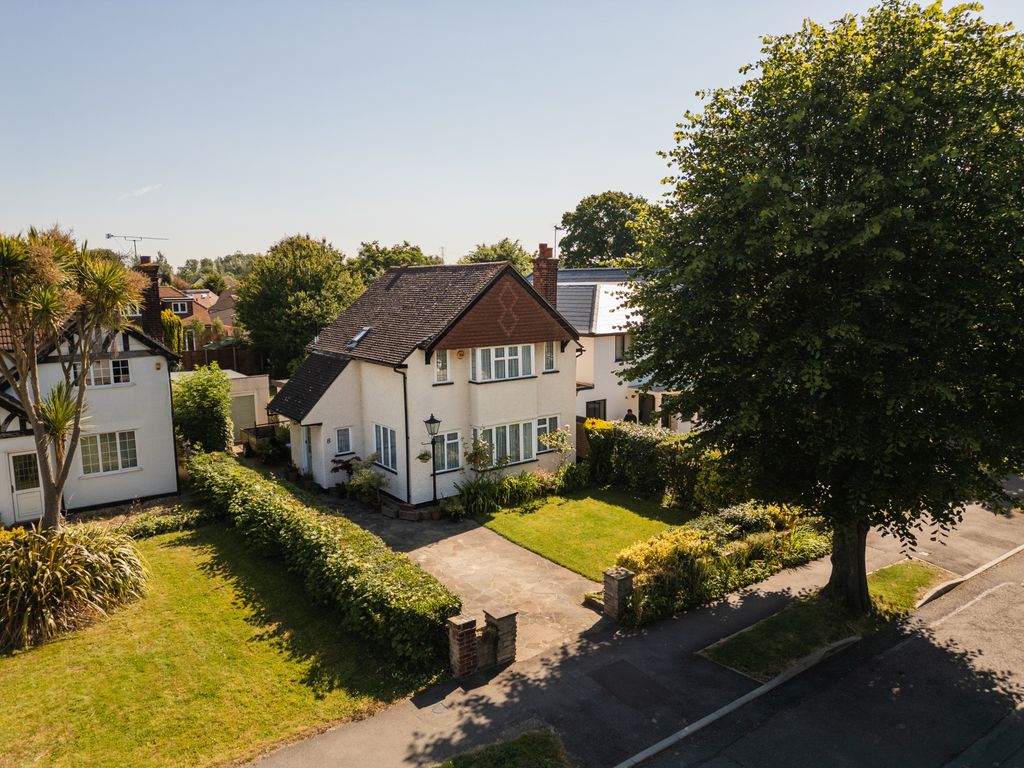 3 bed detached house for sale in Somerset Way, Iver SL0, £900,000 Zoopla