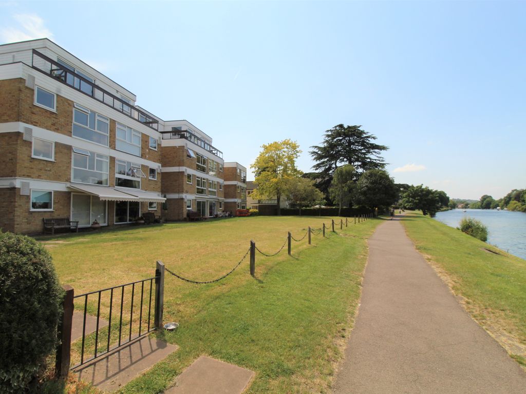 2 bed flat to rent in Thames Side, StainesUponThames TW18 Zoopla