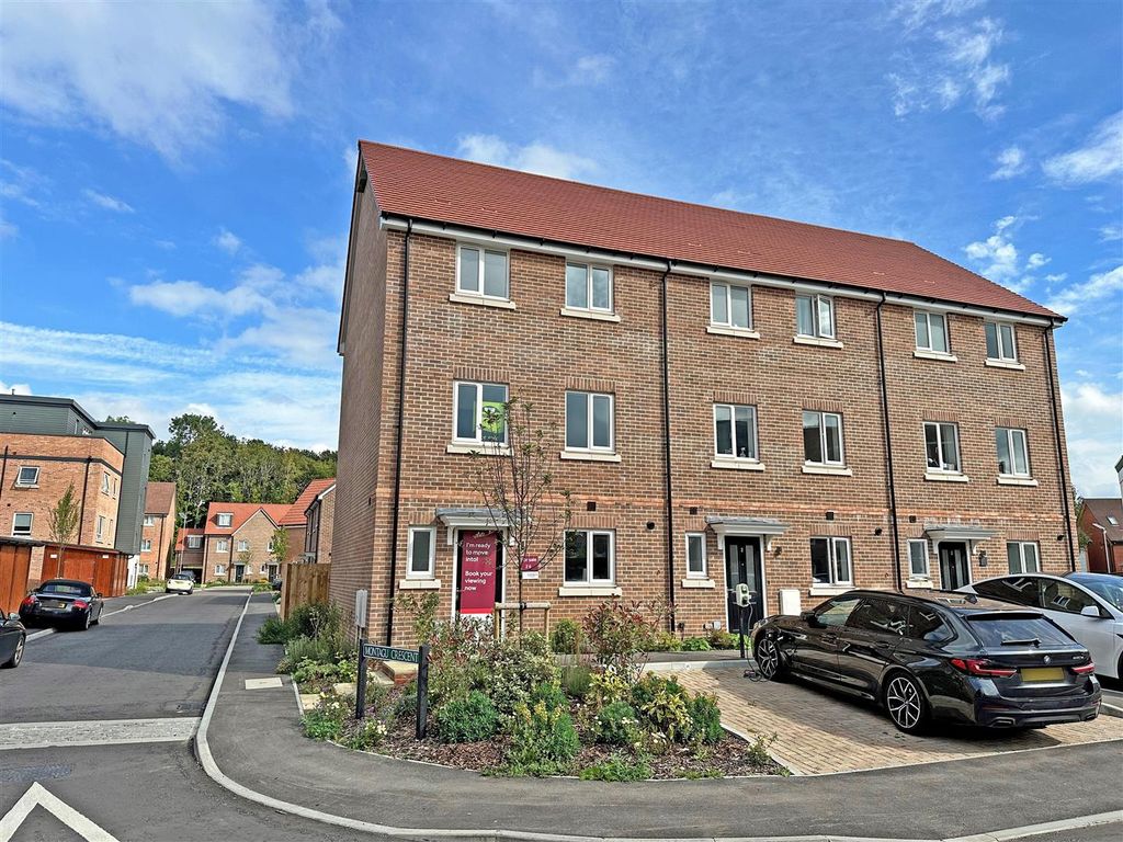 New home, 4 bed end terrace house for sale in Thornton Side, Redhill