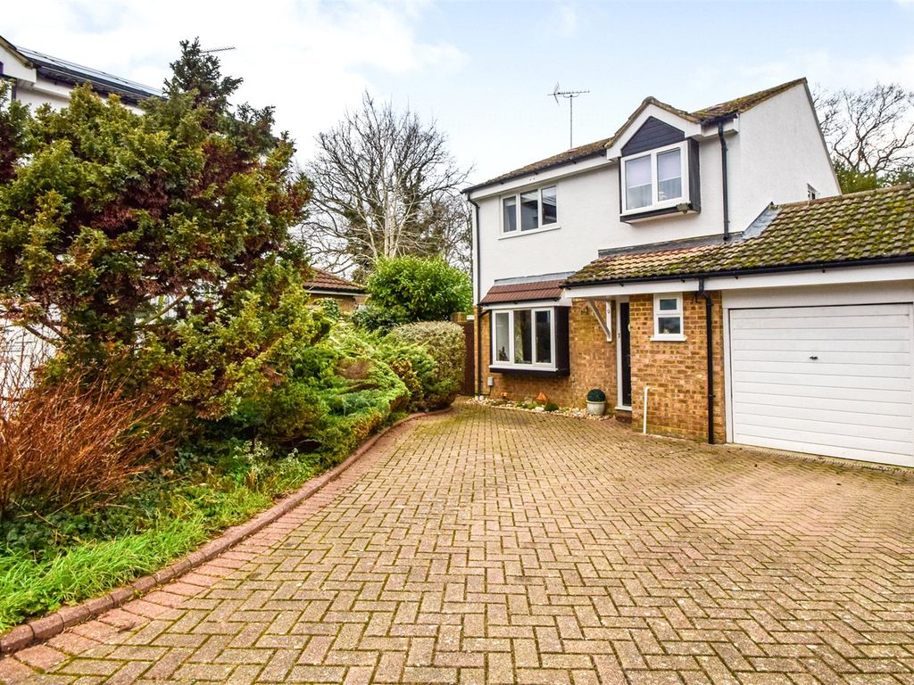 4 bed detached house for sale in Shelley Walk, Yateley, Hampshire GU46