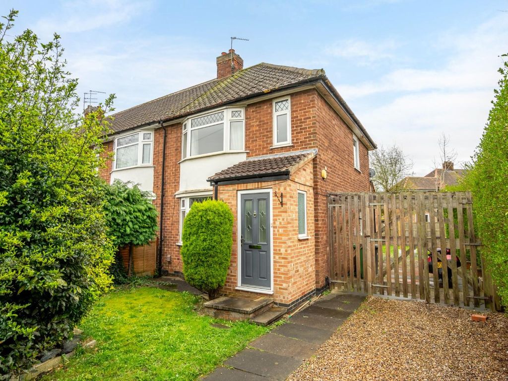 3 bed end terrace house for sale in Hamilton Drive East, York YO24, £