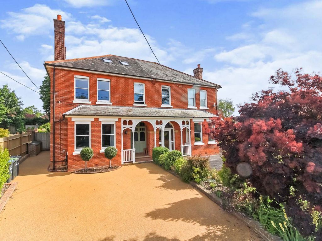 5 bed semidetached house for sale in Sunte Avenue, Lindfield, Haywards