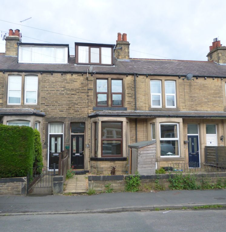 3 bed terraced house to rent in Cecil Street, Harrogate HG1, £995 pcm