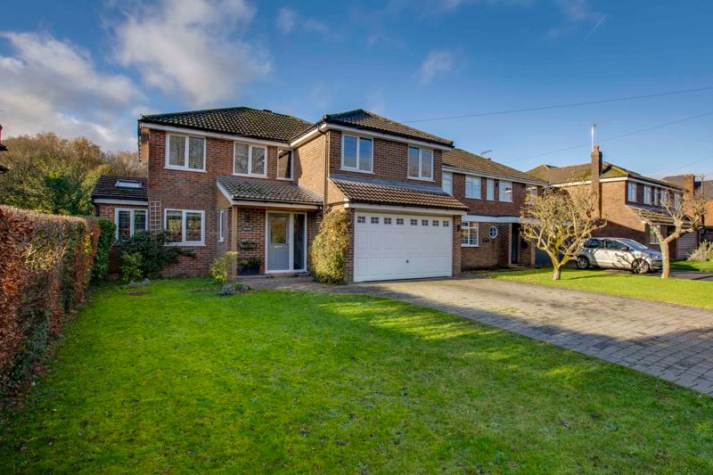 4 bed detached house for sale in Downley Road, Naphill, High