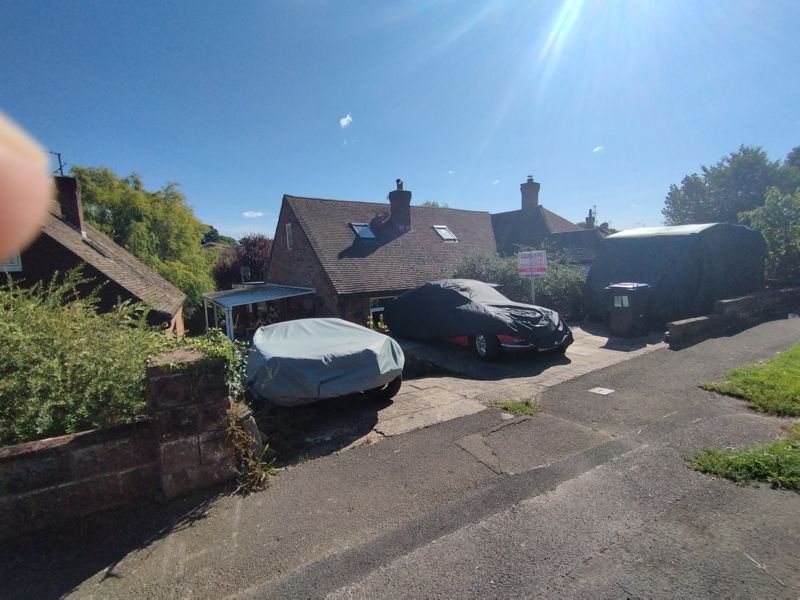 4 bed semidetached house for sale in Harebeating Crescent, Hailsham