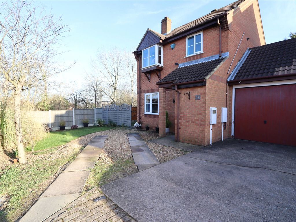 3 bed linkdetached house for sale in Saddlers Place, Downs Barn