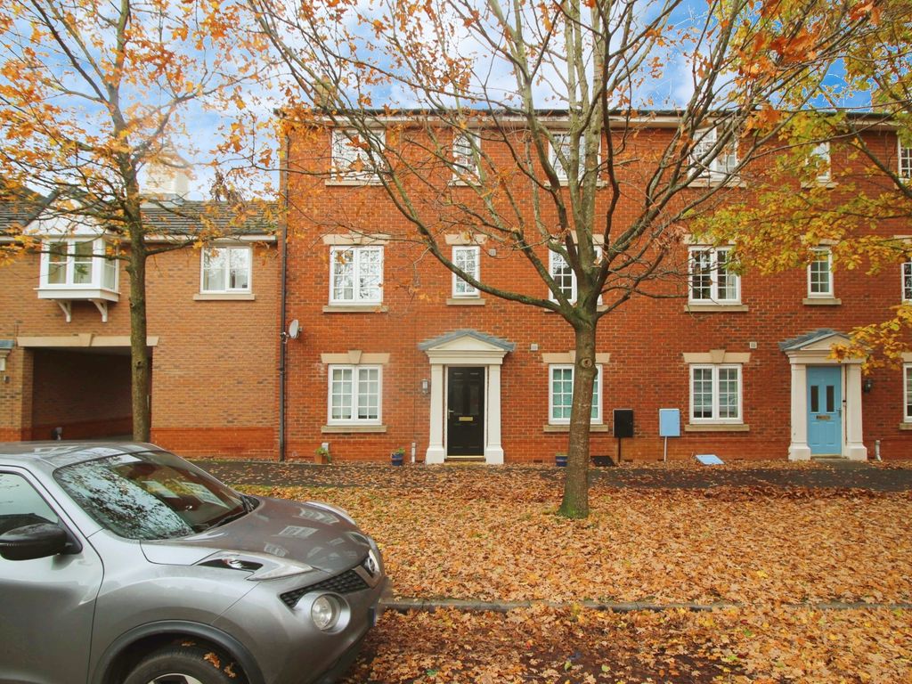 4 bed terraced house to rent in The Boulevard, Taw Hill, Swindon SN25