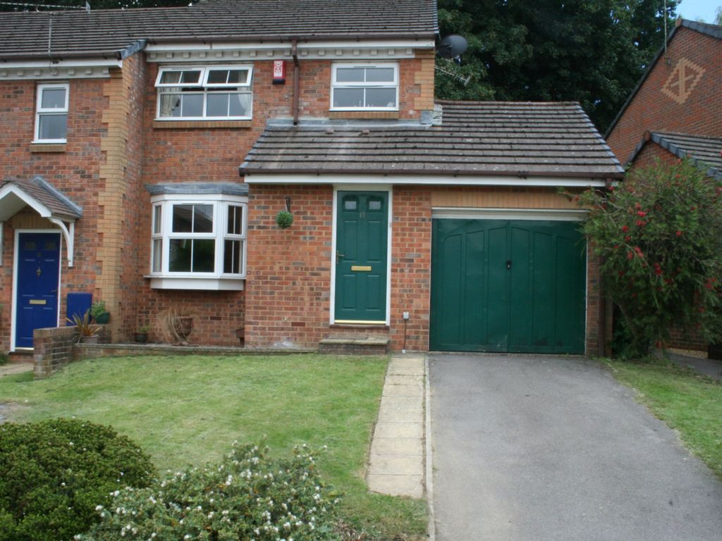 3 bed semidetached house to rent in Hatch Mead, West End, Southampton