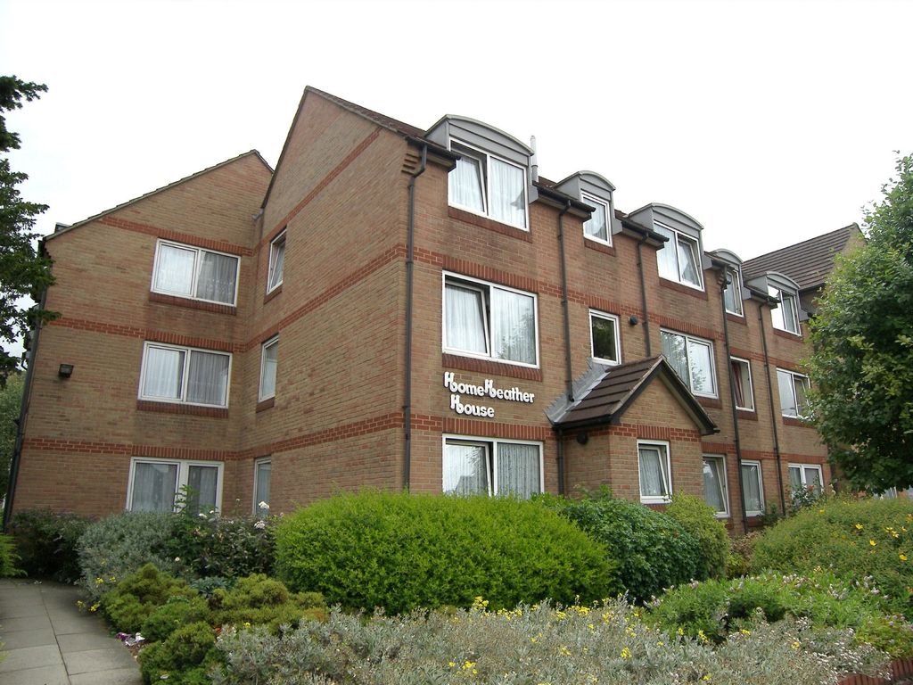 1 bed flat to rent in Beehive Lane, Ilford IG4 Zoopla