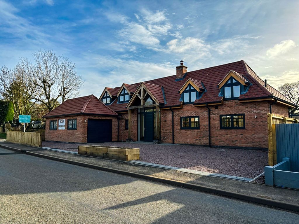 4 bed detached house to rent in Glen Road, Newton Harcourt LE8, £2,700