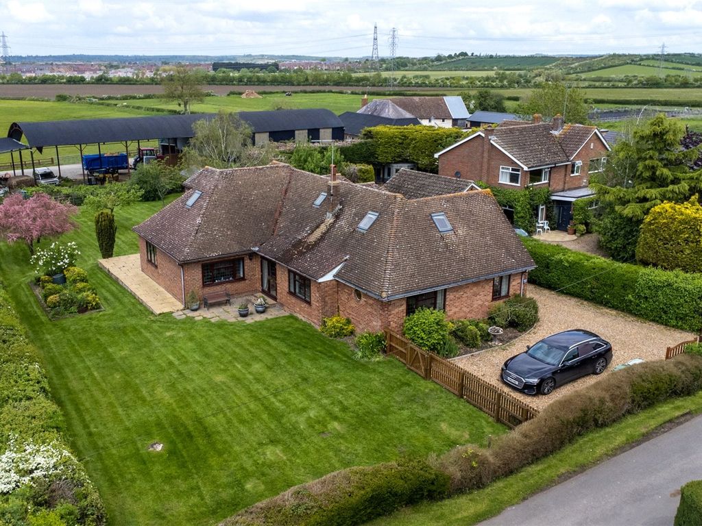 5 bed detached house for sale in Gaddesden Turn, Great Billington