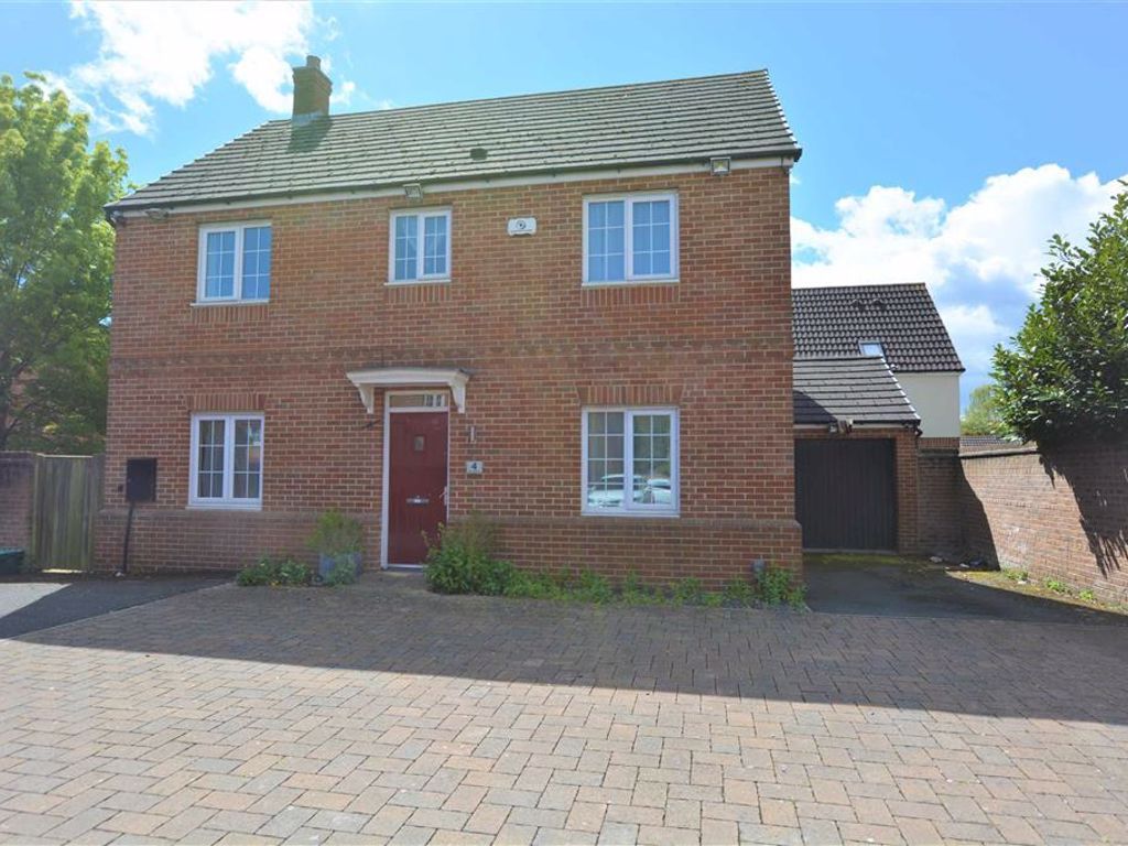 4 bed detached house for sale in Stanbridge Way, Quedgeley, Gloucester