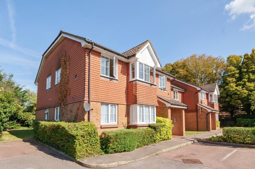 1 bed flat for sale in StainesUponThames, Stanwell Village TW19, £