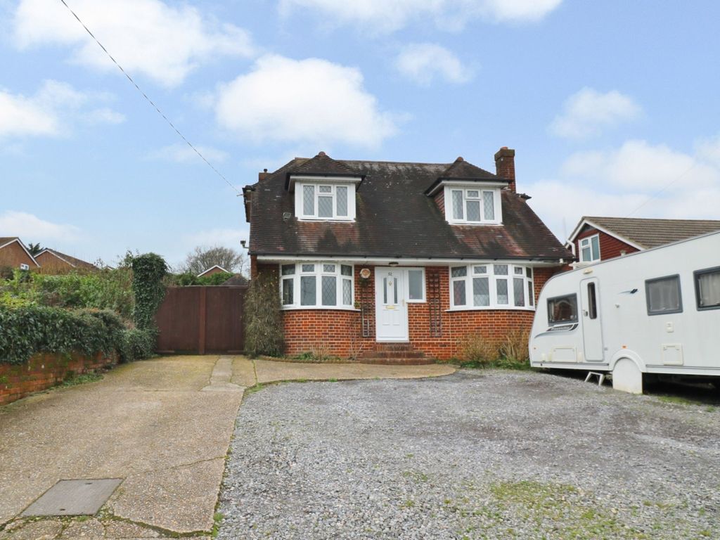 3 bed detached house for sale in Bursledon Road, Hedge End SO30, £
