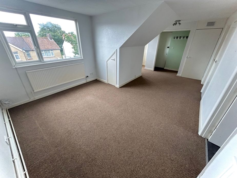 1 bed flat to rent in Gander Green Lane, Sutton SM1, £1,100 pcm Zoopla