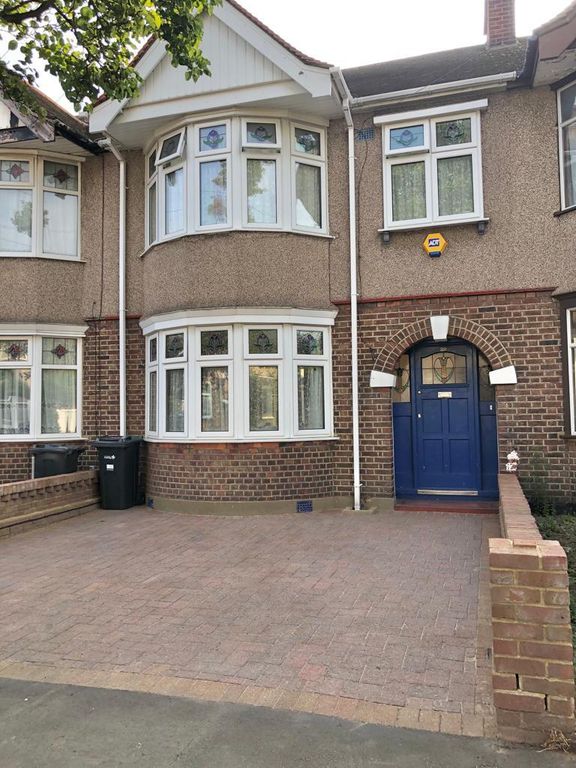 3 bed terraced house to rent in Arandora Crescent, Chadwell Heath RM6