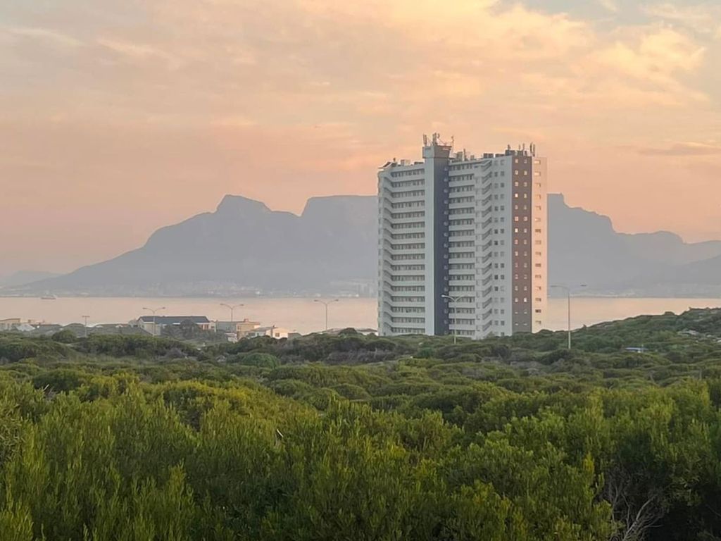 1 bed apartment for sale in 1107 Blouberg Heights, 2 Sir David Baird Drive, Bloubergstrand