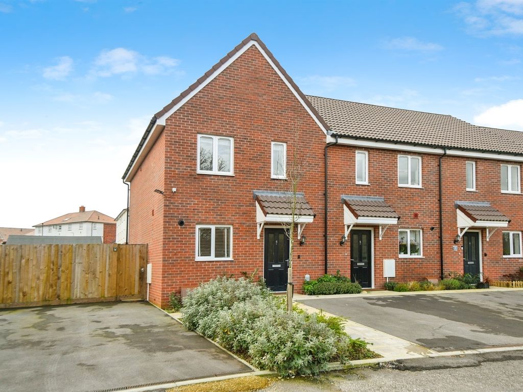 2 bed end terrace house for sale in Flintham, Coate, Swindon SN3, £