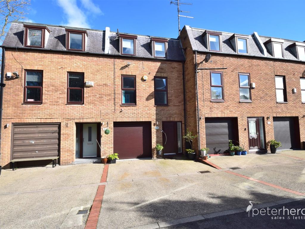 4 bed town house for sale in Court, Grangetown, Sunderland SR2
