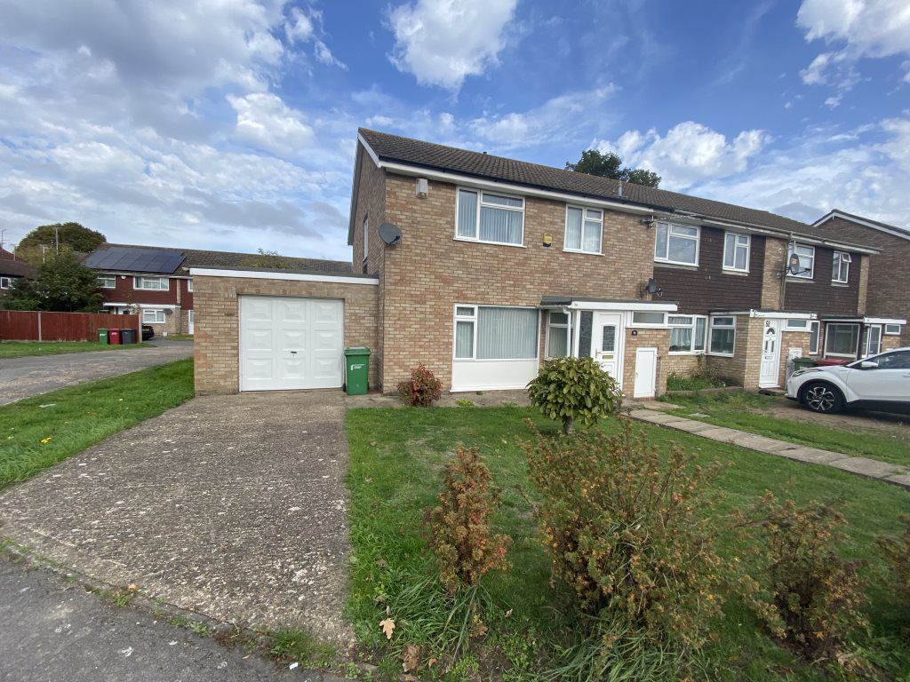 4 bed property to rent in Birch Grove, Slough SL2, £2,300 pcm Zoopla