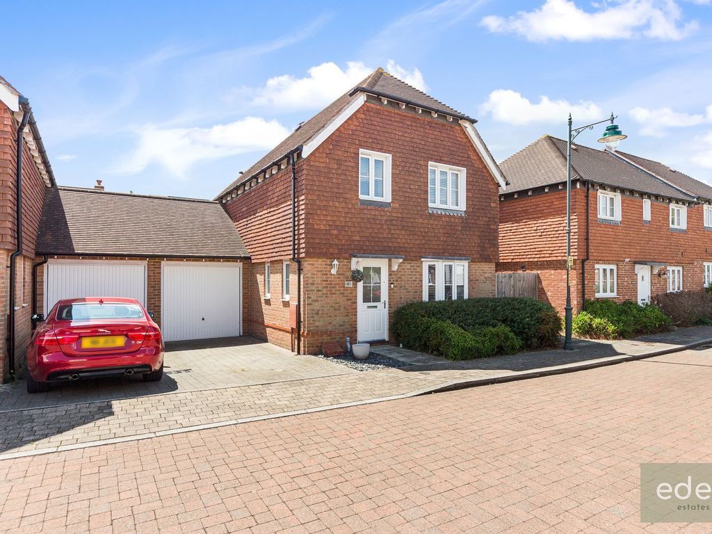 3 bed detached house for sale in Langley Way, Kings Hill ME19 Zoopla