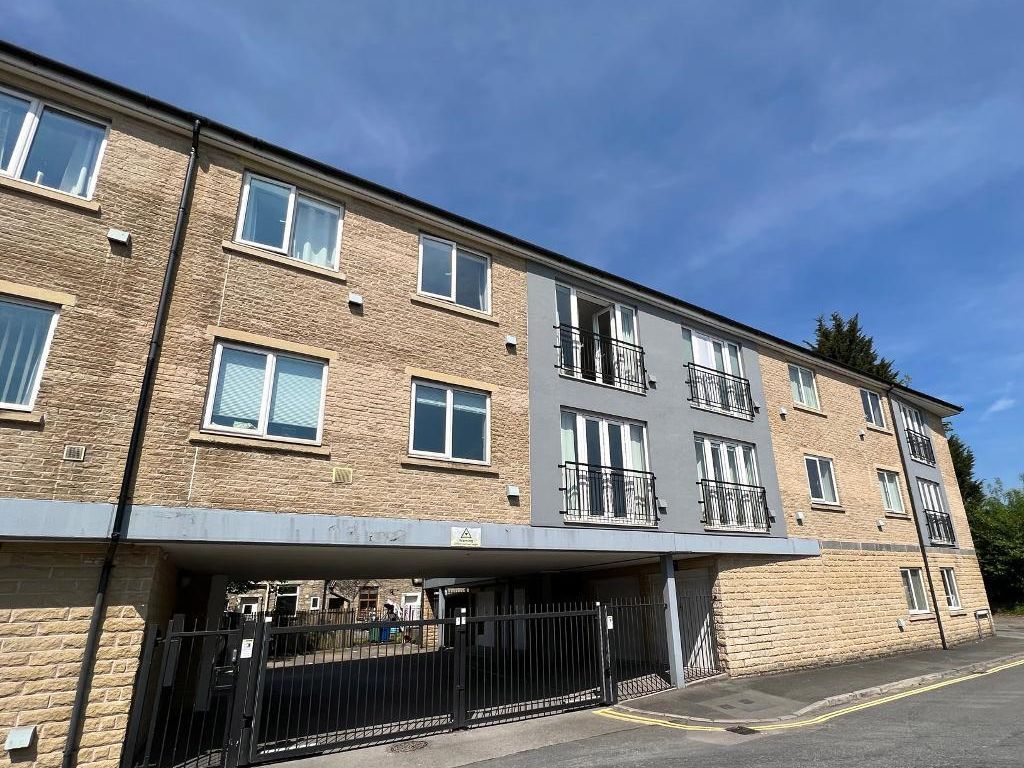 2 bed flat for sale in Garden Court, Ramsbottom, Bury, Lancs BL0, £