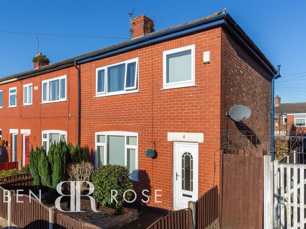 3 bed end terrace house for sale in Crown Street, Farington, Leyland