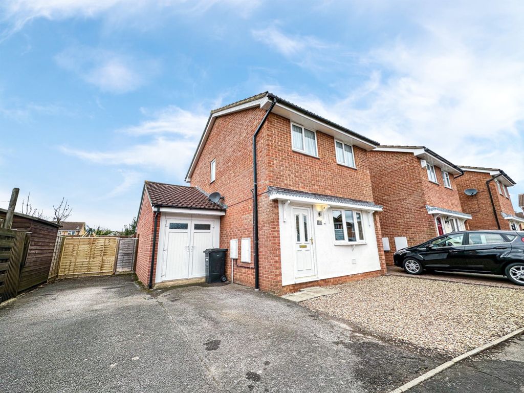 3 bed detached house for sale in Ashbourne Crescent, Taunton TA1, £300,000 Zoopla
