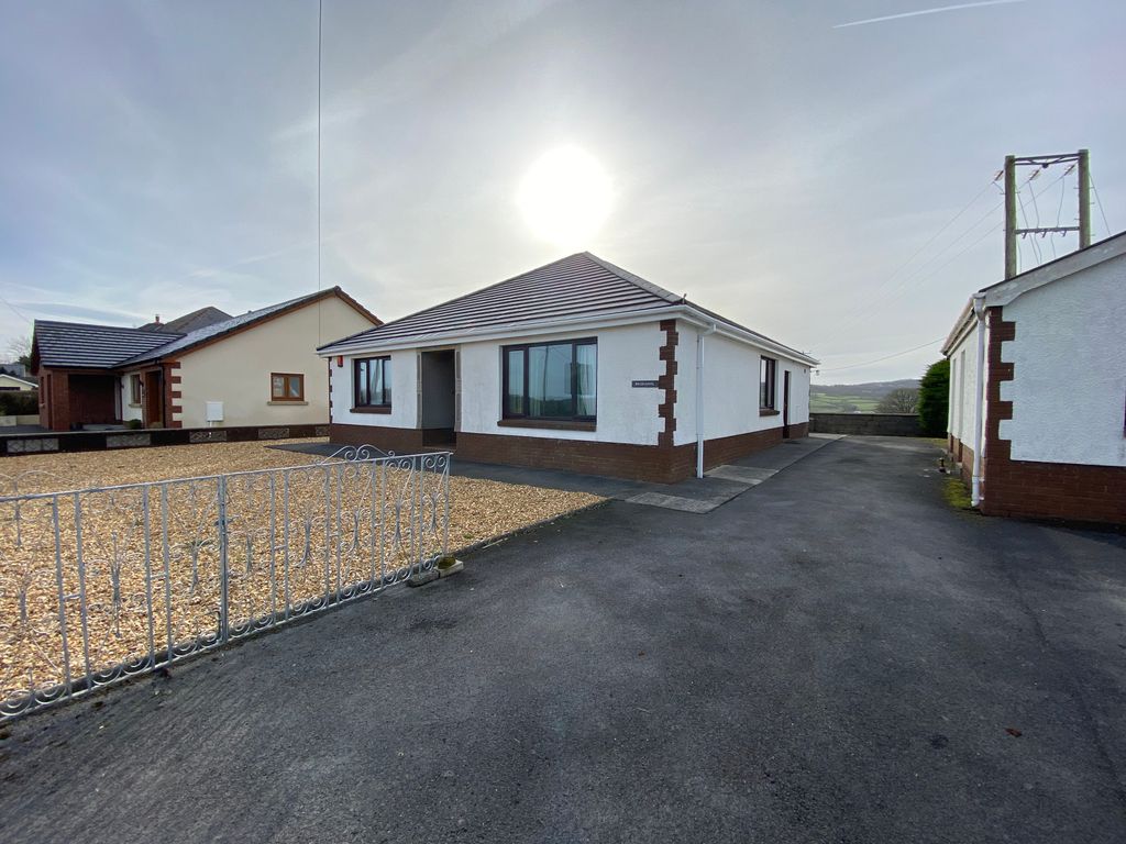 3 bed detached bungalow for sale in Llanddarog, Carmarthen SA32 Zoopla