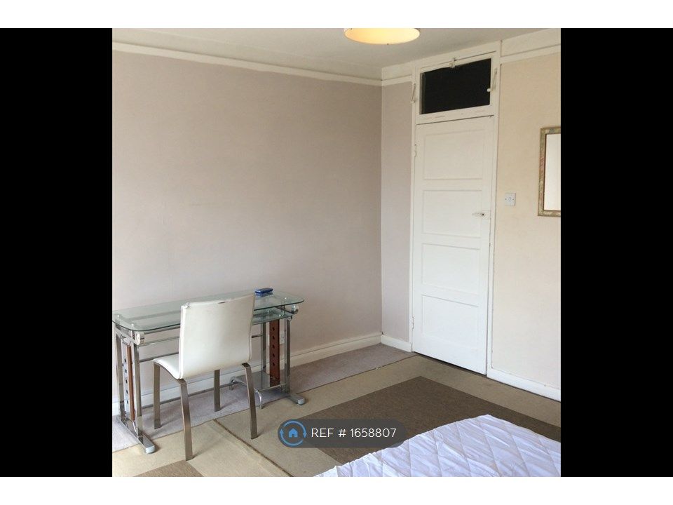 4 bed flat to rent in Pirbright House, Kingston Upon Thames KT2 Zoopla